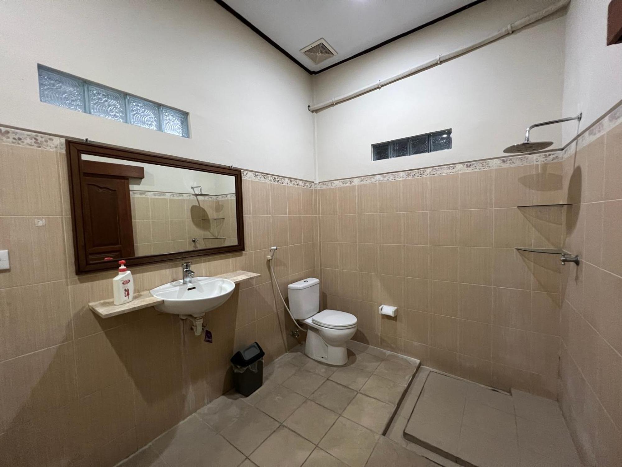 Nari Homestay Canggu Екстериор снимка