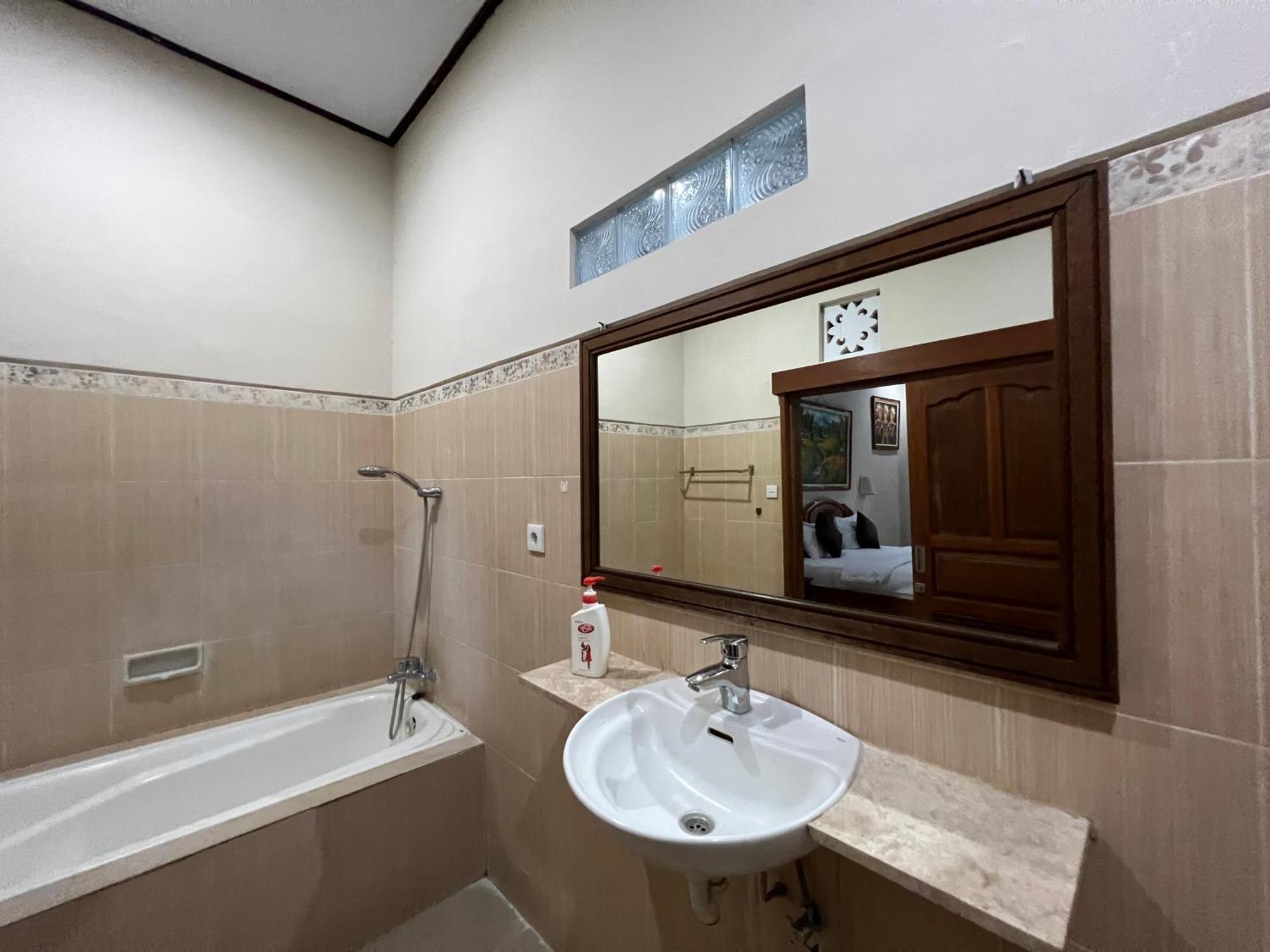 Nari Homestay Canggu Екстериор снимка
